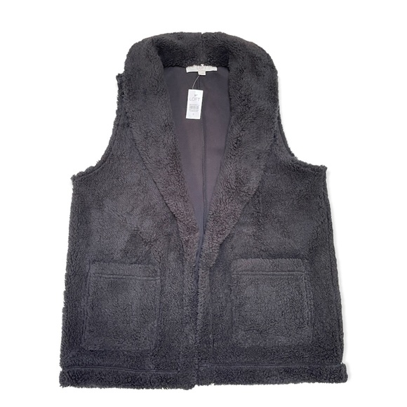 ⭐️Loft soft fuzzy open black vest - Picture 2 of 8